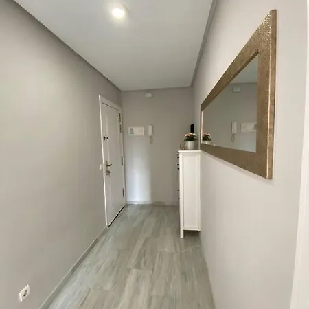 Апартаменты Lovely Tona Торремолинос